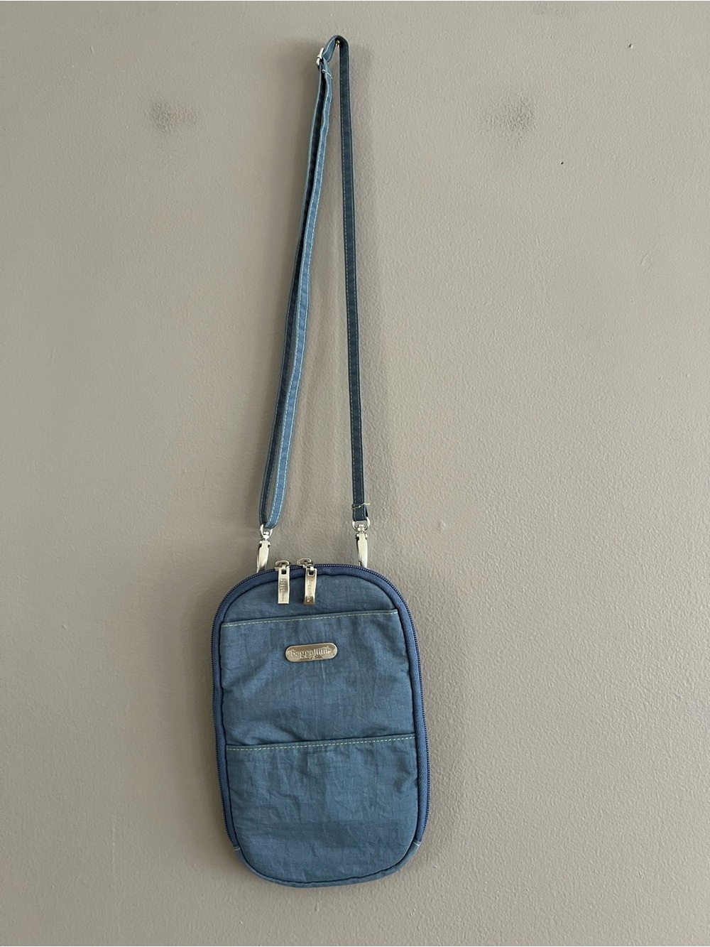 Baggallini Blue  Nylon Compact Crossbody Travel Bag Wallet Organizer 9” x 6”